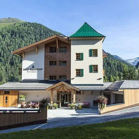 Der Waldhof Отель 4*