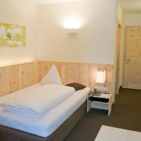 Der Waldhof Отель 4*