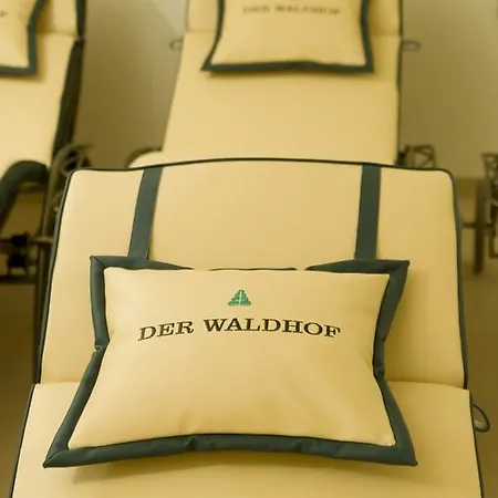 Отель Der Waldhof 4*