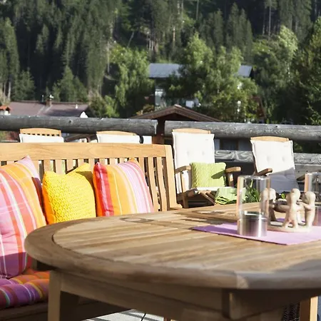 Отель Der Waldhof 4*